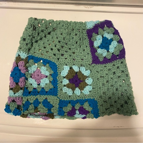 NWT Urban Renewal Small Crocheted Remade Blanket Green Granny Square Mini Skirt - Picture 2 of 9